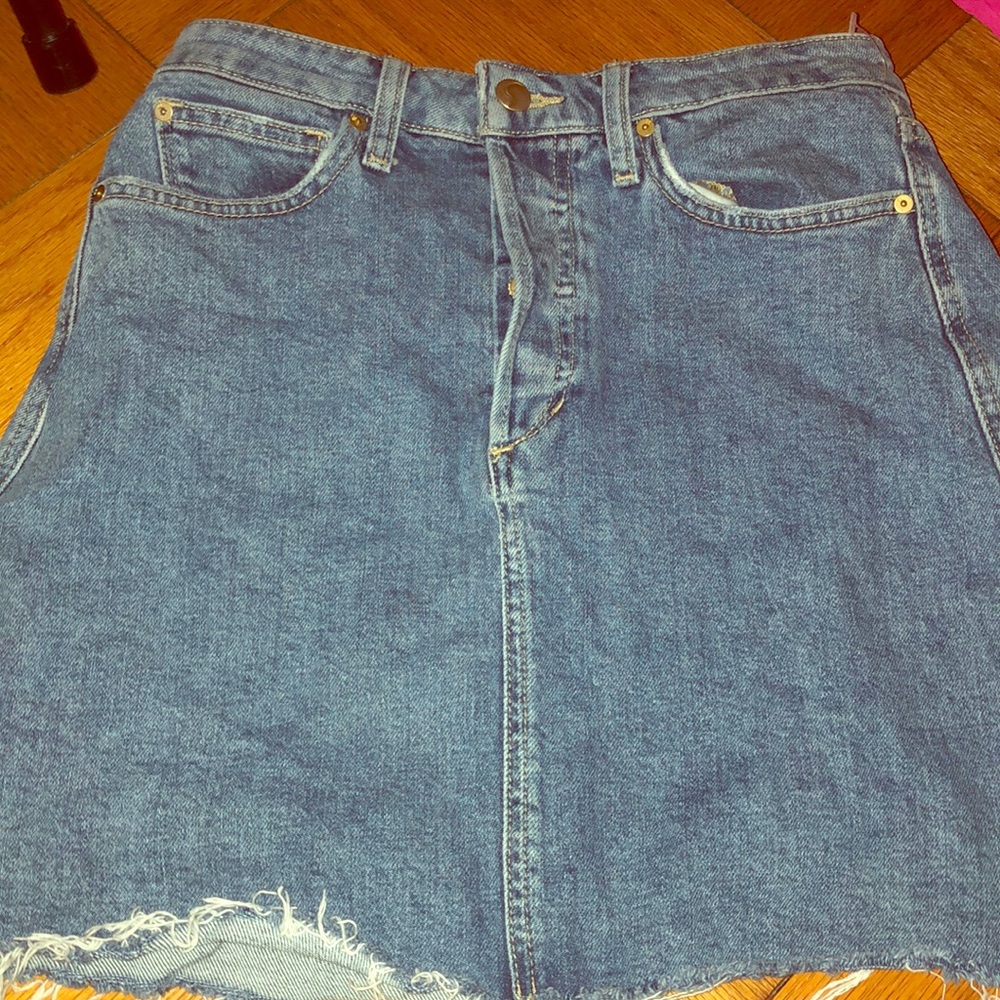 Joes woman’s high rise skirt.